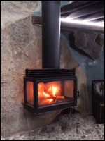 Потрясающий дизайн-проект камина, «Парящего в воздухе», от LISEO CASTIRON в частном доме-пещере под Вашингтоном (США)